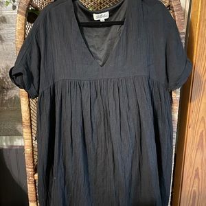 Listicle | black babydoll tunic EUC size medium